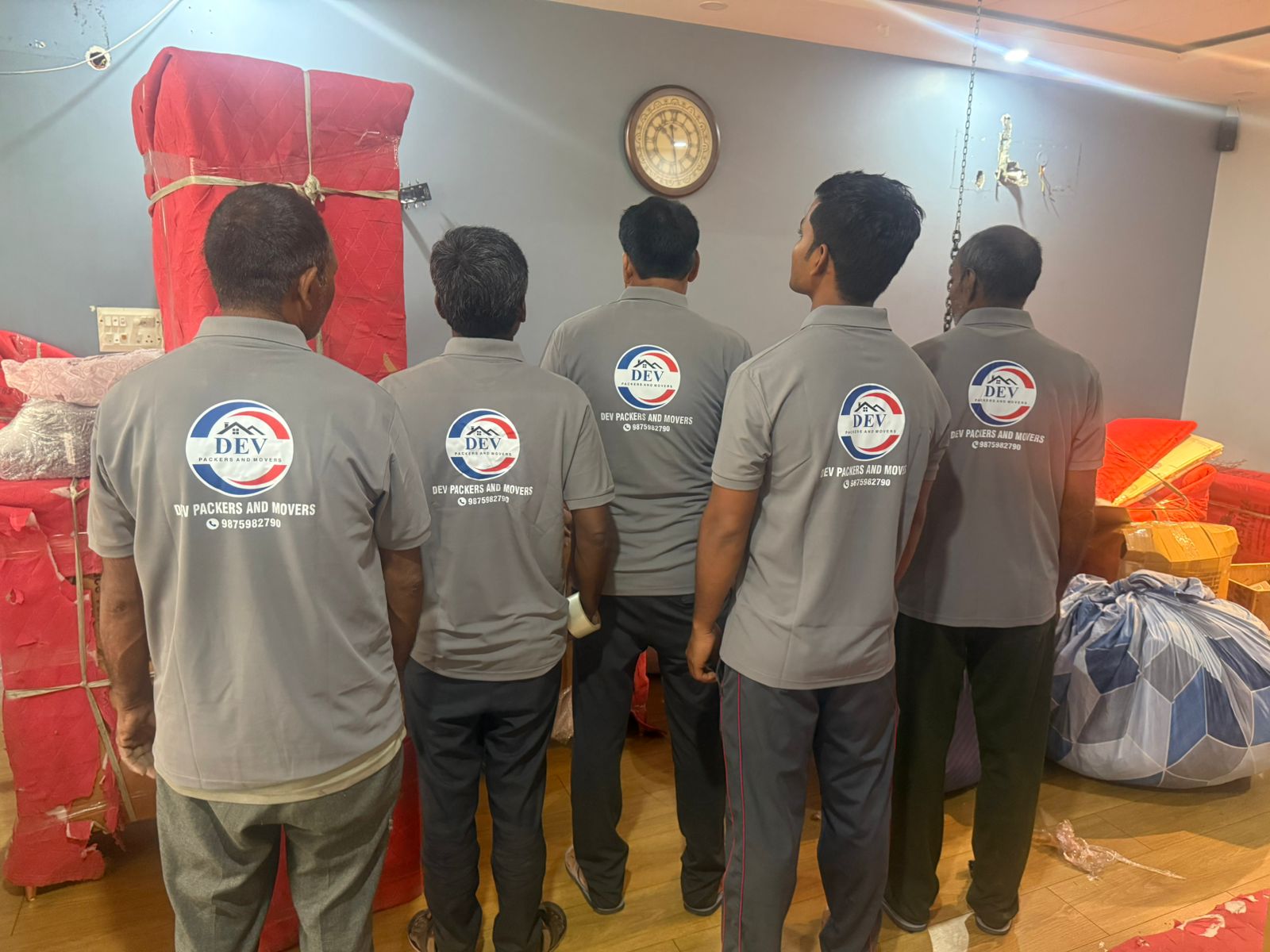 loading and unloading in Pali, Raigad